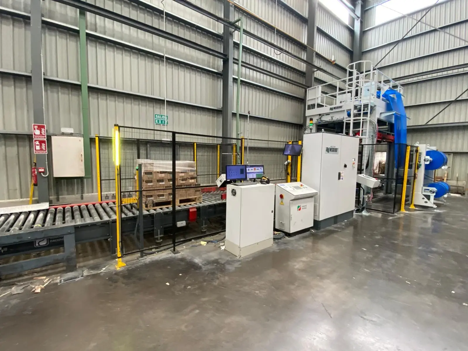Línea de embalaje Stretch Hood instalada por Robotec Packing en Equipe Cerámicas