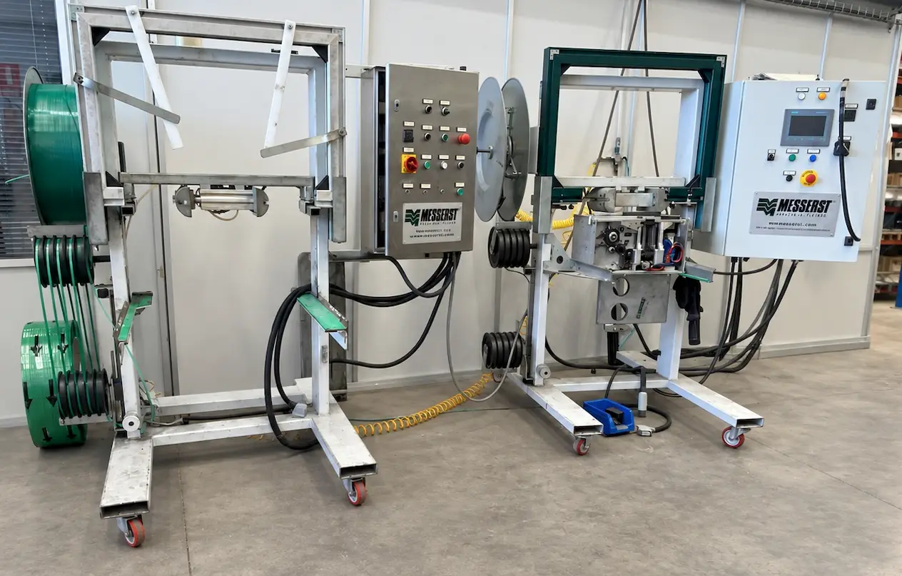 Prüfstände des technischen Service von Robotec Packing für automatische Umreifungsköpfe