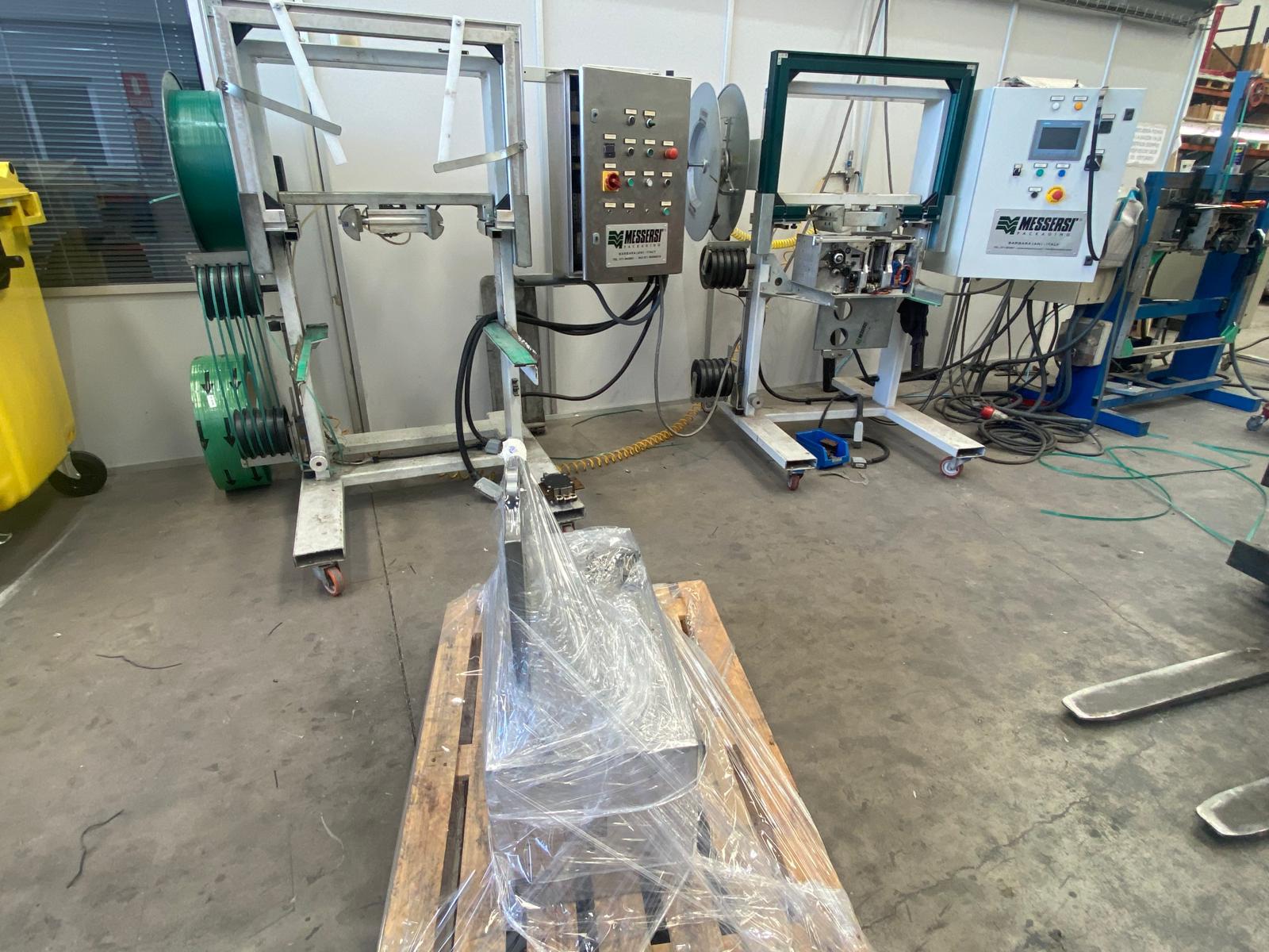 Prüfstände des technischen Service von Robotec Packing für automatische Umreifungsköpfe